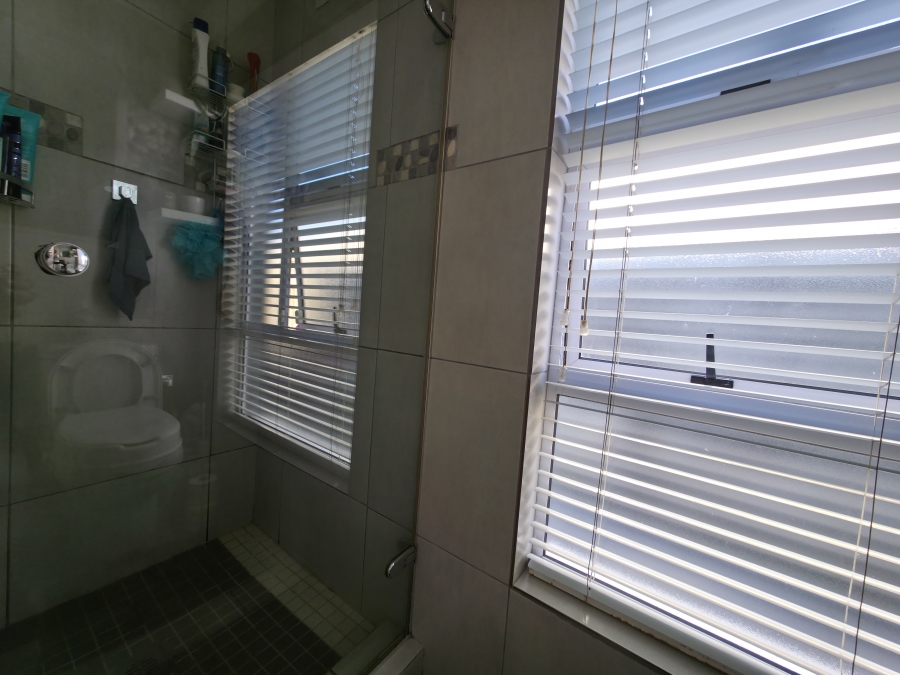 3 Bedroom Property for Sale in Electric City Western Cape